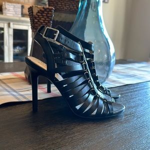 Black Guess heels Size 7 1/2
